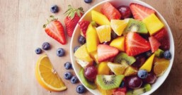 天气炎热皮肤容易红痒、冒痘?保湿防晒外多吃8种蔬果补水抗发炎