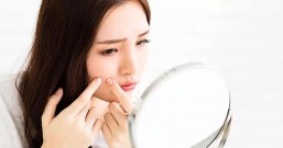 痘痘到底能不能挤?先分辨类型才能正确处理各种类型痘痘