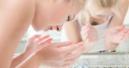 整天洗脸皮肤还很差?别再乱用廉价的皂基洗面奶摧残你的脸!