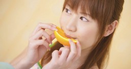 脸上、头皮、背部长痘?从部位看健康 教你饮食法去痘